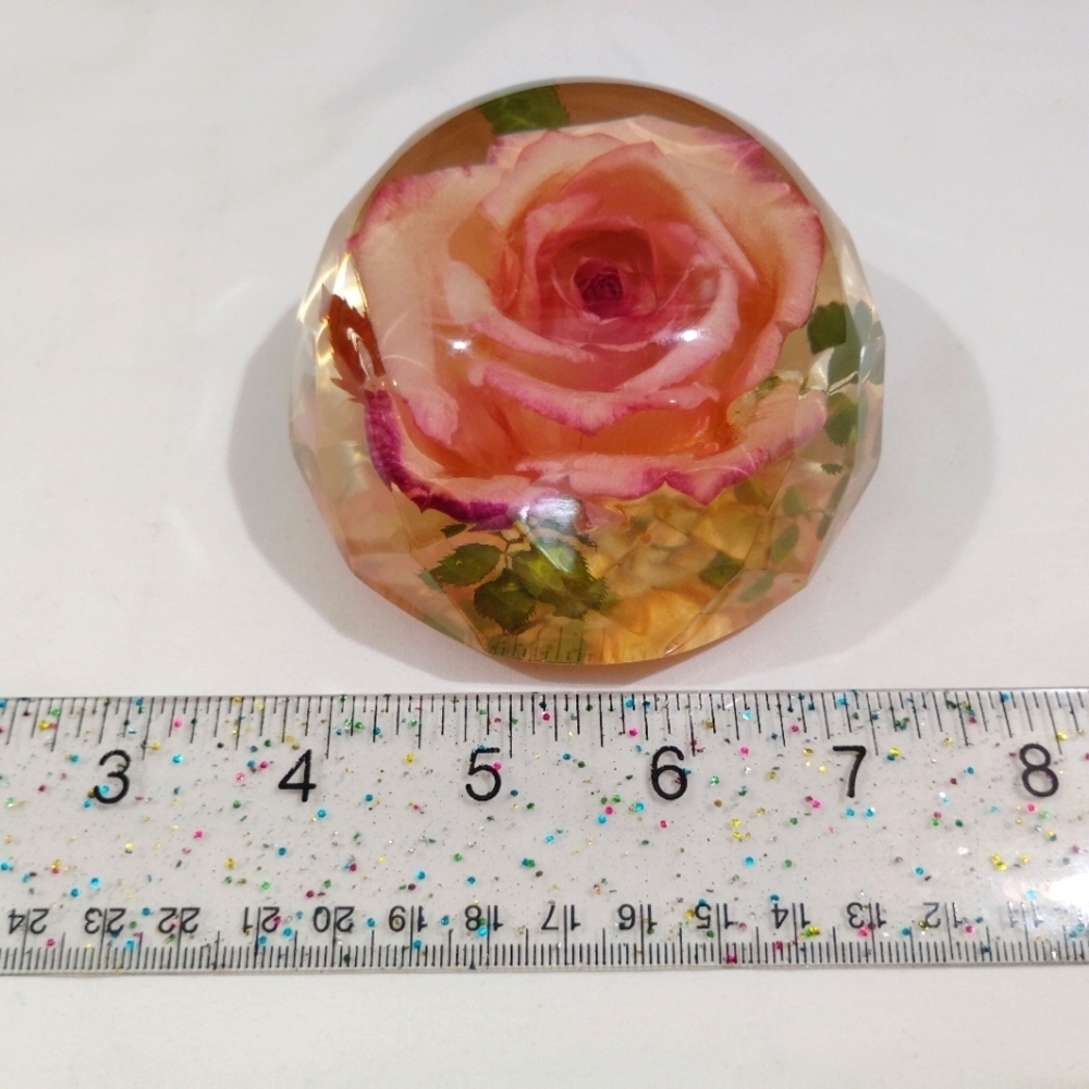 Vintage Rolfe Signed Rose Paperweight Real Flower Preserved Lucite Acrylic Facet - Picture 13 of 15
